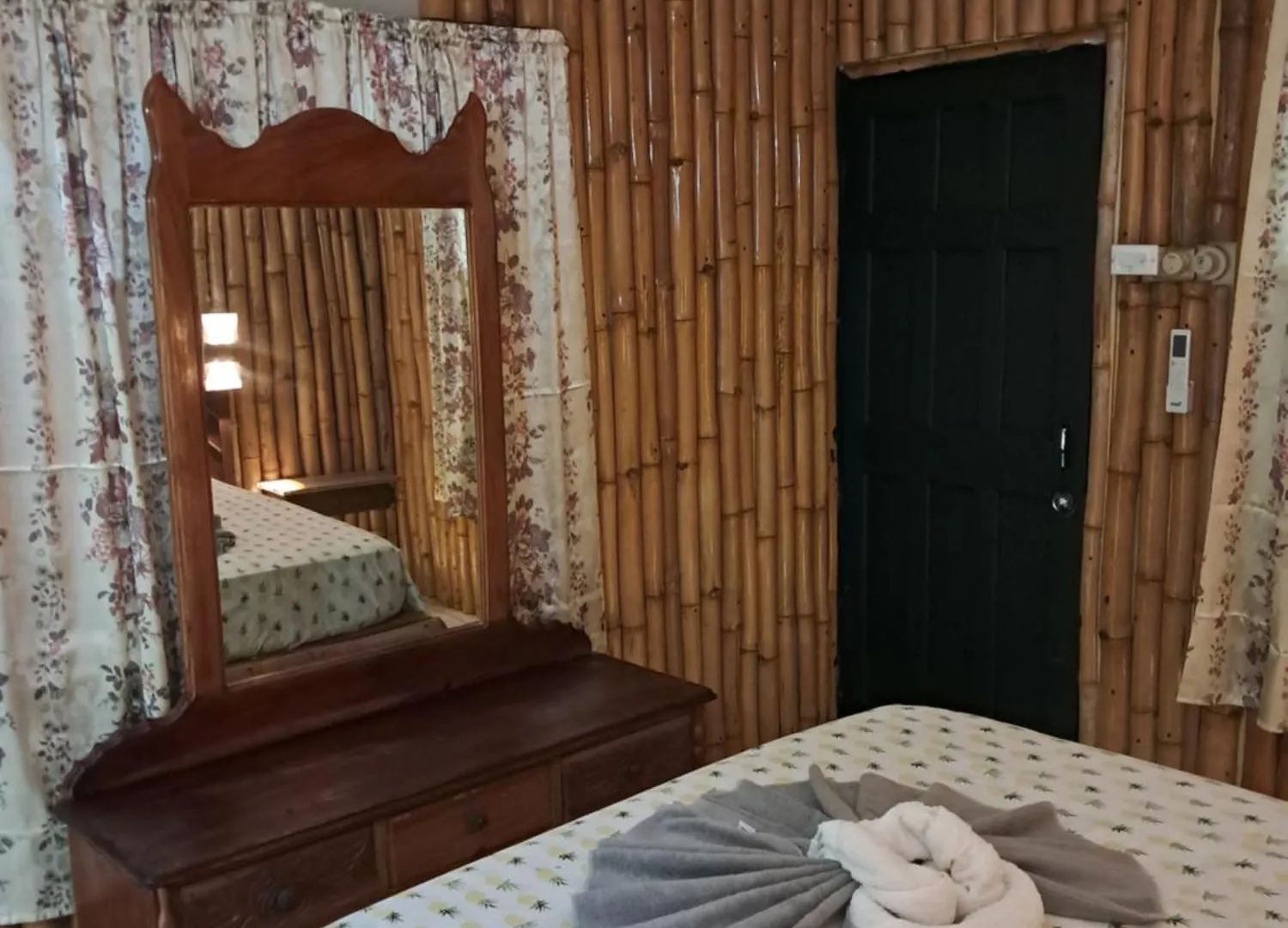 Mom'S Place Negril