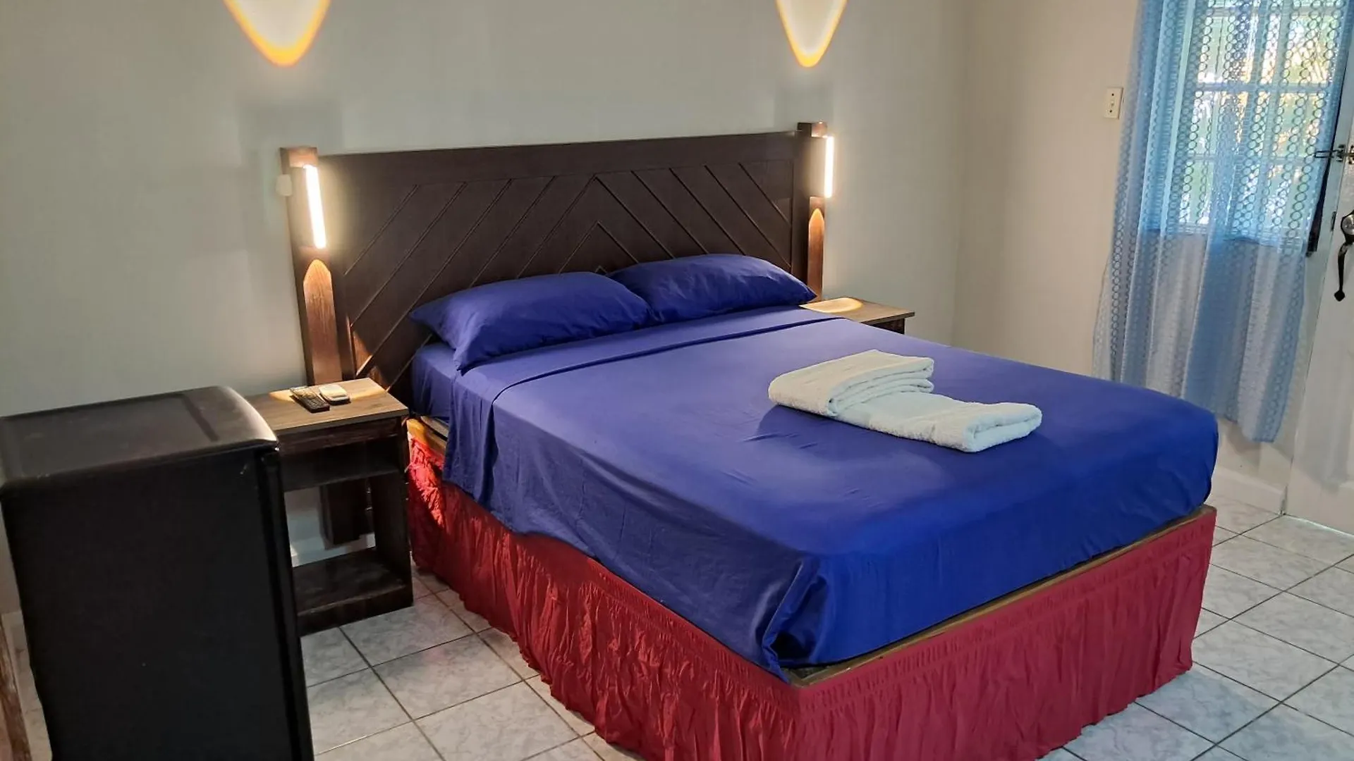 Mom'S Place Negril