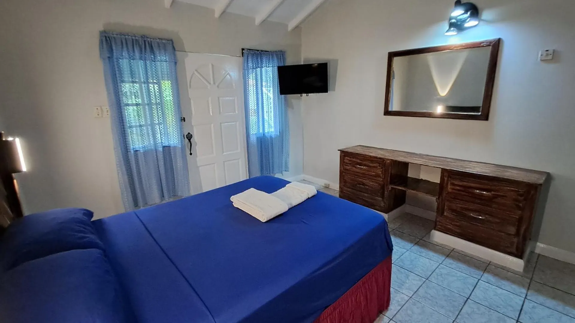 Mom'S Place Negril 4*,