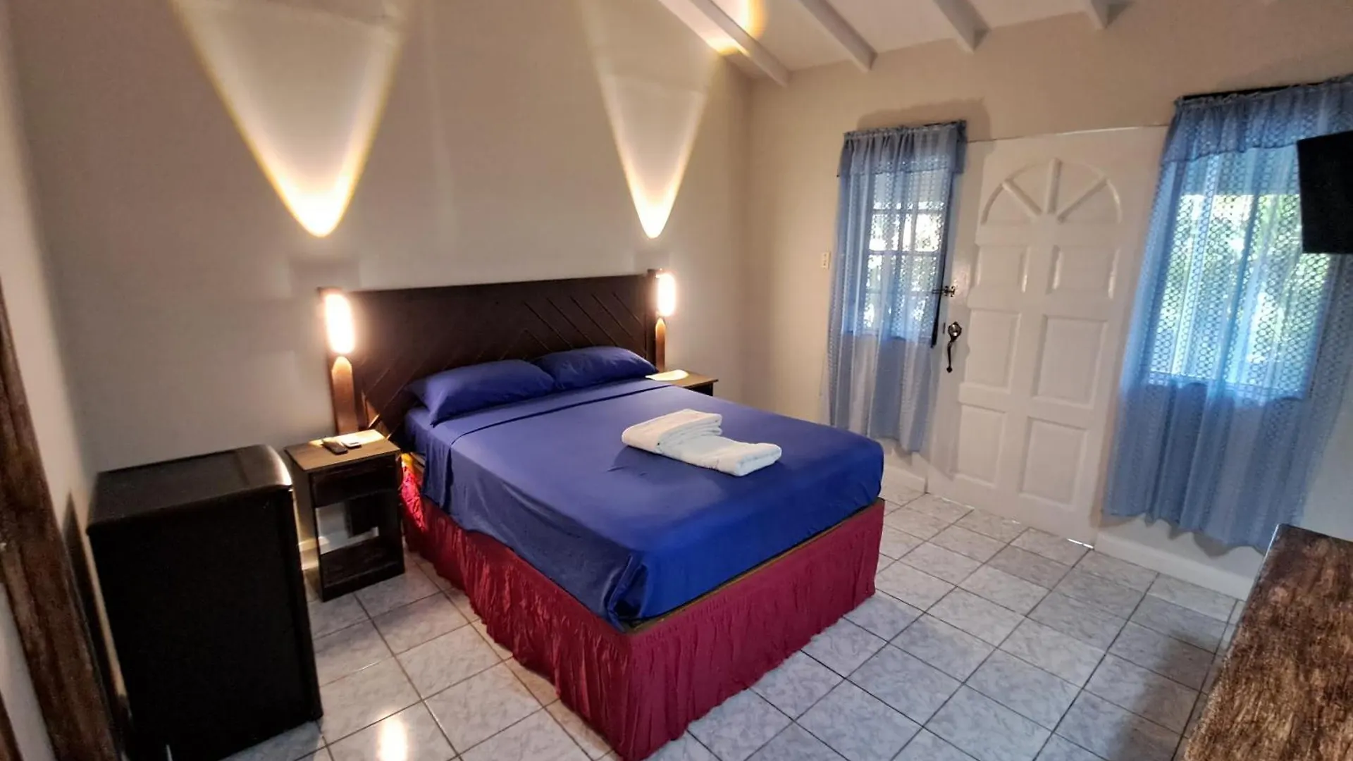 Mom'S Place Negril Hotel