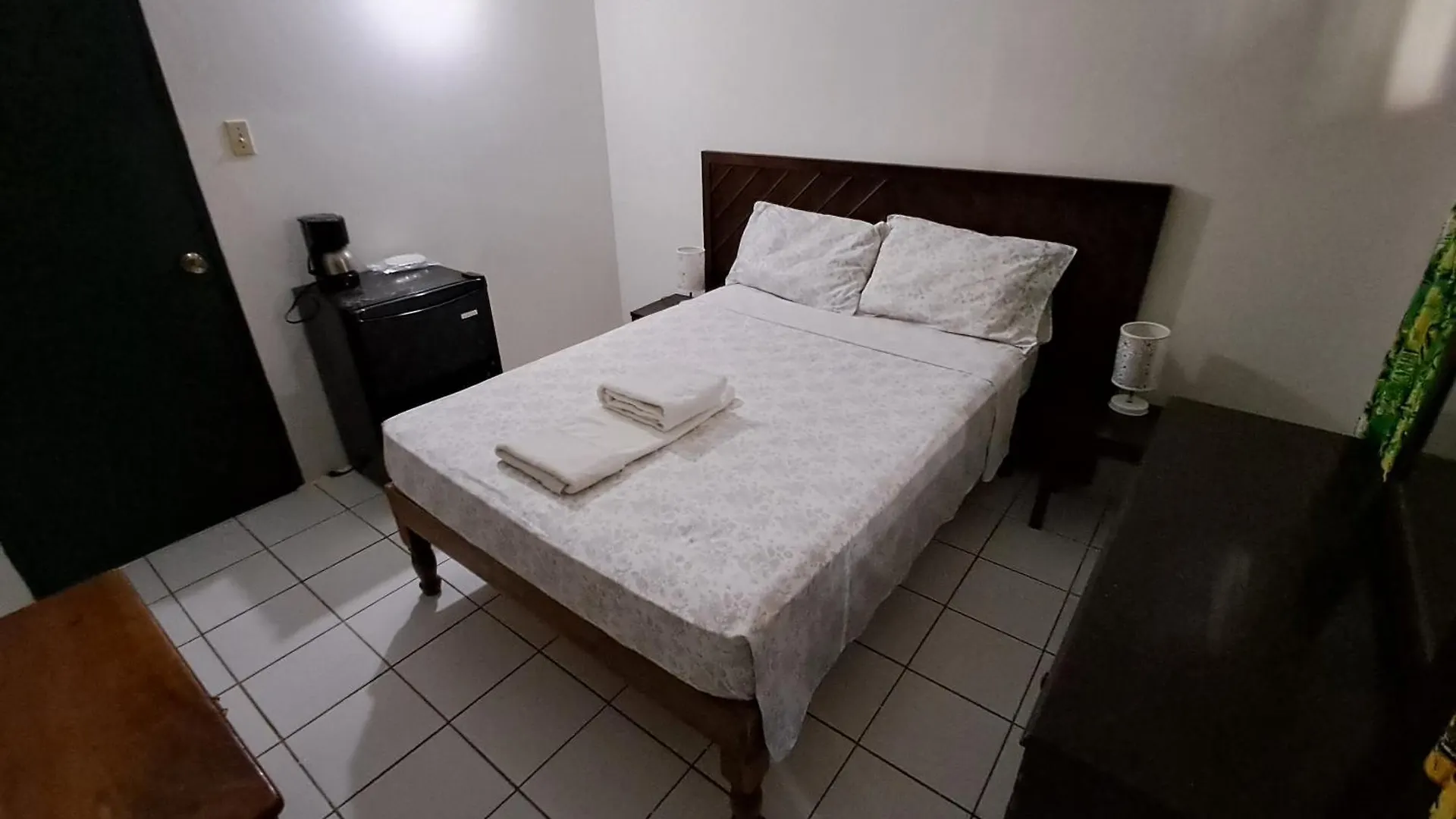 Mom'S Place Negril
