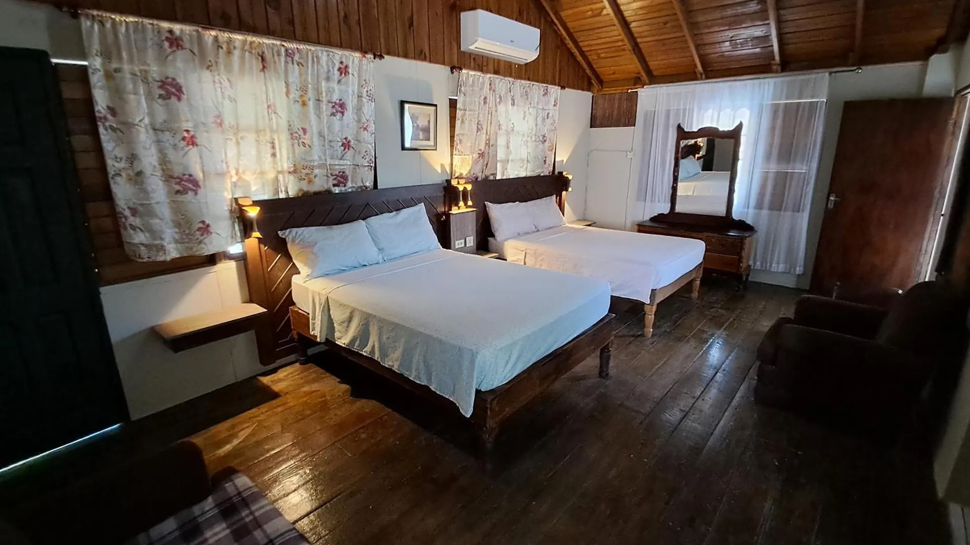 Mom'S Place Negril Hotel